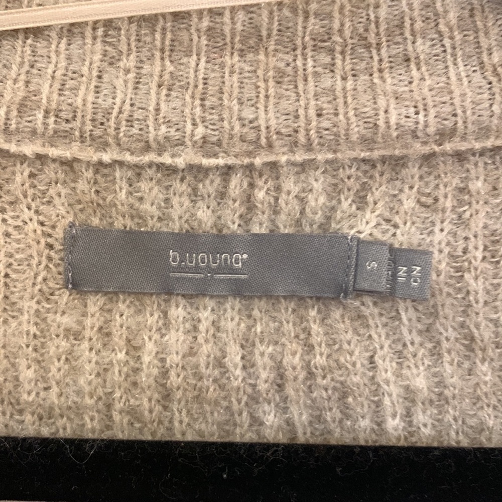Elegant Beige Women's Cardigan - Picture 8 of 13